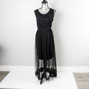 NWOT stunning lace and chiffon dress - Large